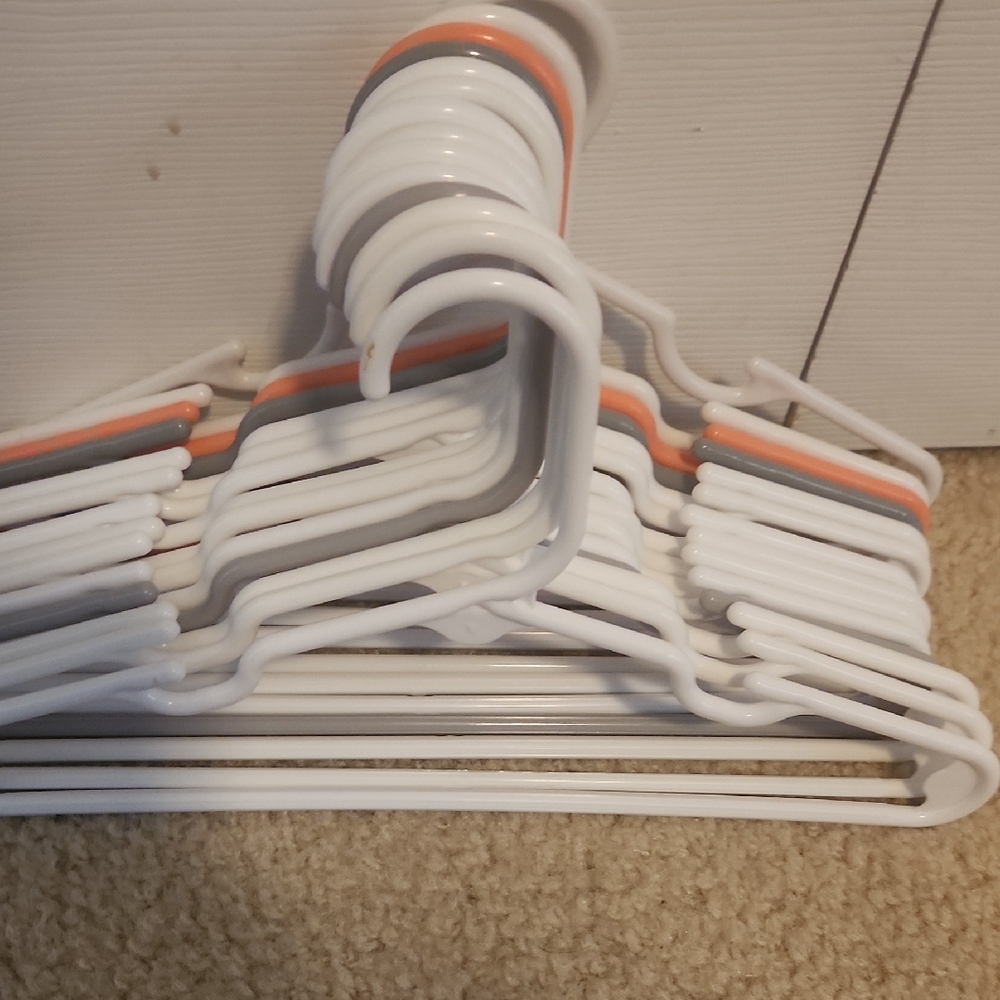 Multi-Color Plastic Hangers Set